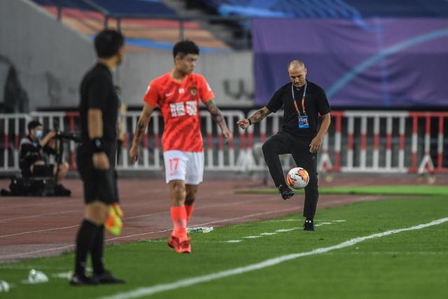 意甲-德赫亚两度扑出点球 AC米兰1-2佛罗伦萨